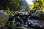 Надолу по потока Луокън - Down on the Luokeng stream