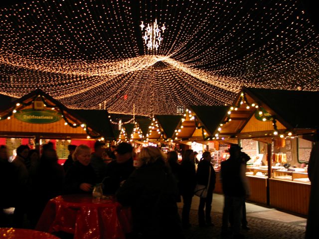 the light crown at the Christmas market