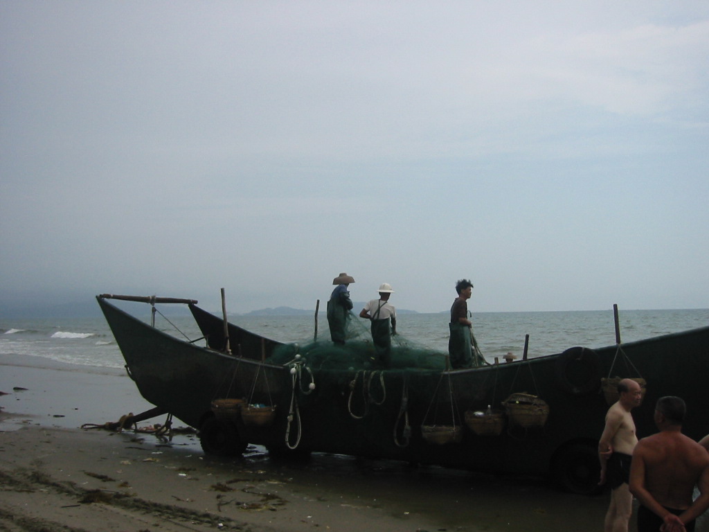 Yangxi- beach-05 fishermen