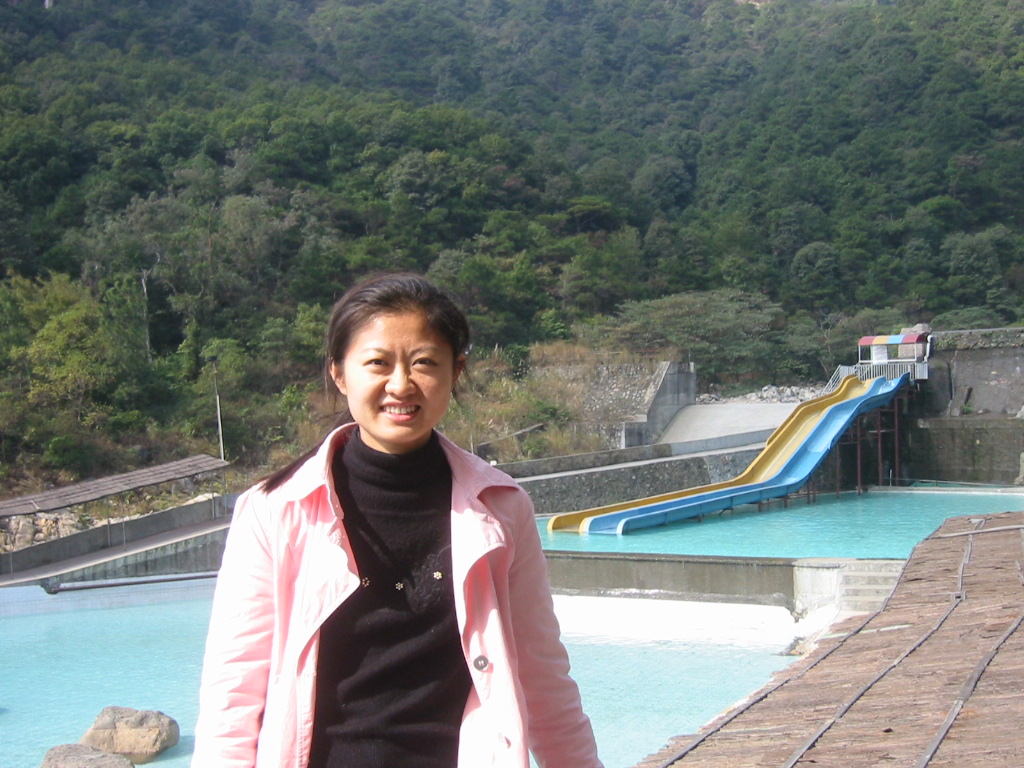 Tai He Dong-Xue Hua at swimming pool