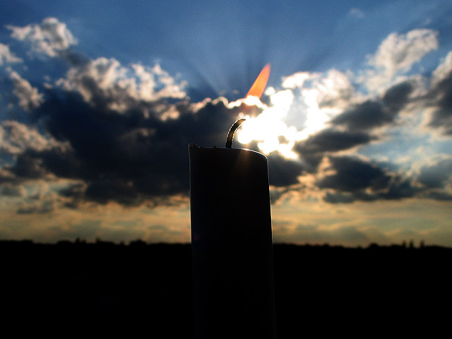 jj2_0062candle.jpg