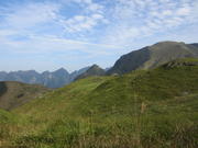 По билото след връх Гаоджан, поглед към връх Луоръ - On the summit after Gaozhang peak, view to Luori peak
