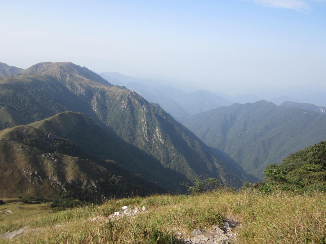 Гледки от склона на връх Луоръ - Views from Luori peak slope