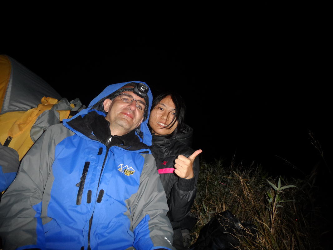 На връх Чуанди Динг, вечерта, аз и Ча Нонг - At Chuandi Ding peak, evening, me and Cha Nong