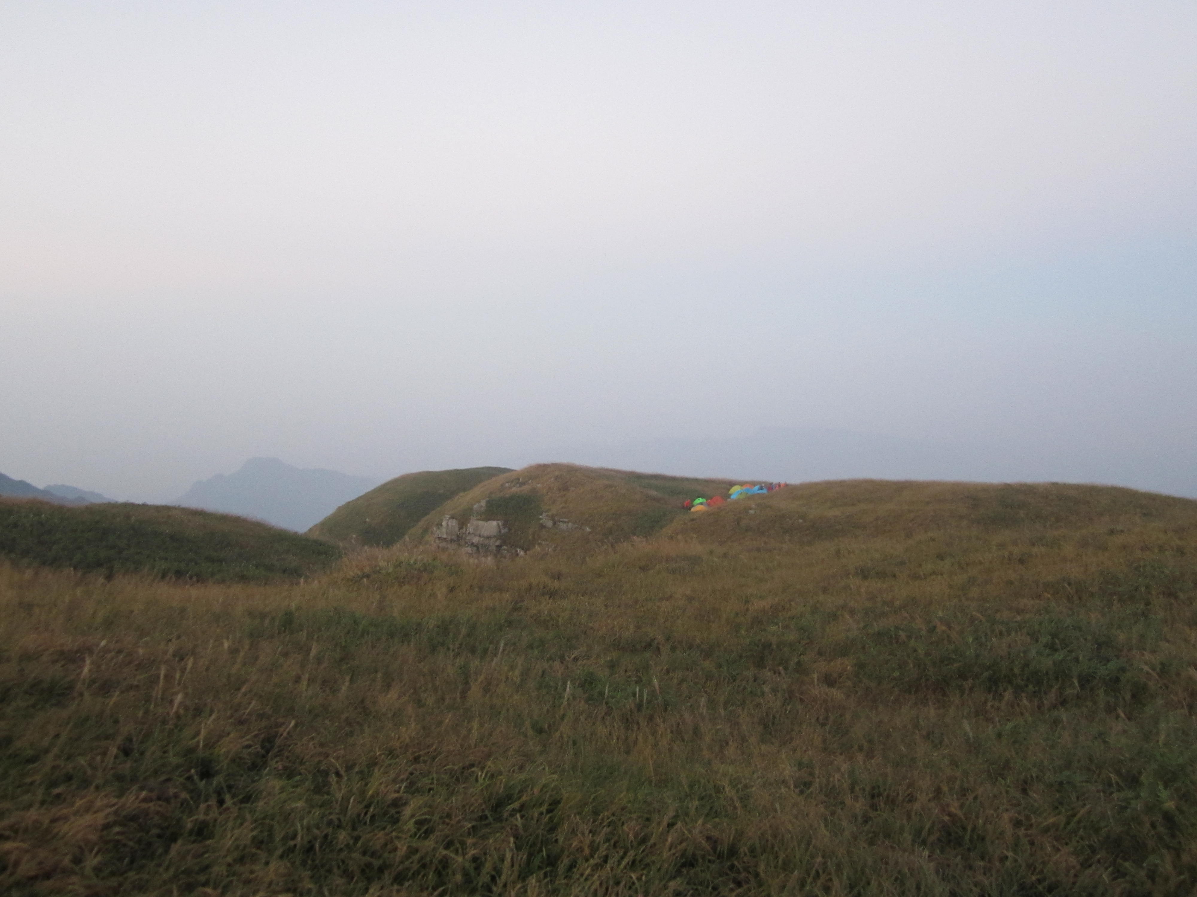 На връх Чуанди Динг, преди изгрев, панорама - At Chuandi Ding peak, before sunrise, view