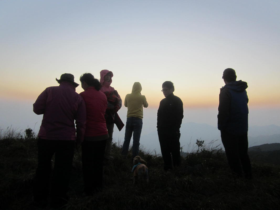 На връх Чуанди Динг, в очакване на изгрева - At Chuandi Ding peak, waiting the sunrise