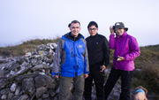 На връх Чуанди Динг, сутринта, аз, Тим и Лин Ян Дзин - At Chuandi Ding peak, morning, me, Tim and Lin Yang Jing
