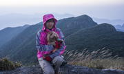 На връх Чуанди Динг, сутринта, Му Дзуй с Попо - At Chuandi Ding peak, morning, Mu Zui with Popo