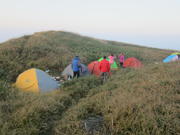 На връх Чуанди Динг, сутринта, палатките - At Chuandi Ding peak, morning, the tents