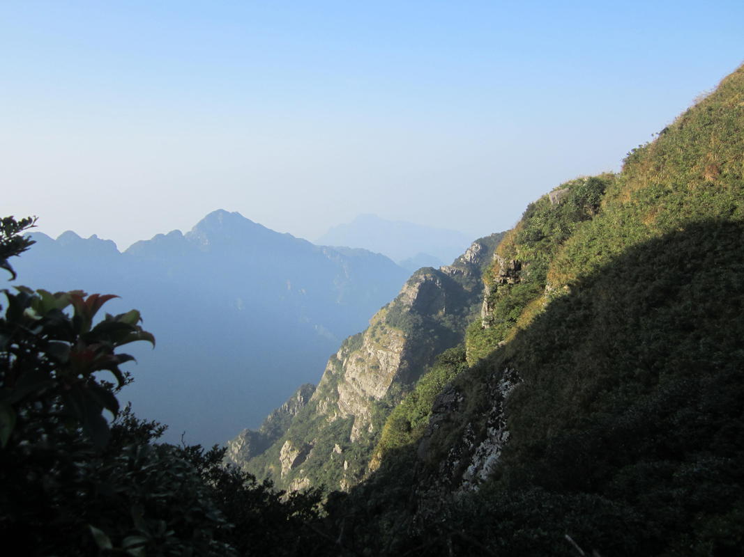 По източния склон на връх Чуанди Динг, панорама - At the eastern slope of Chuandi Ding peak, view