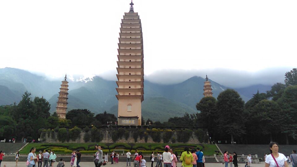 Dali (altitude 1950 m); 17.08.2015 Three pagodas 