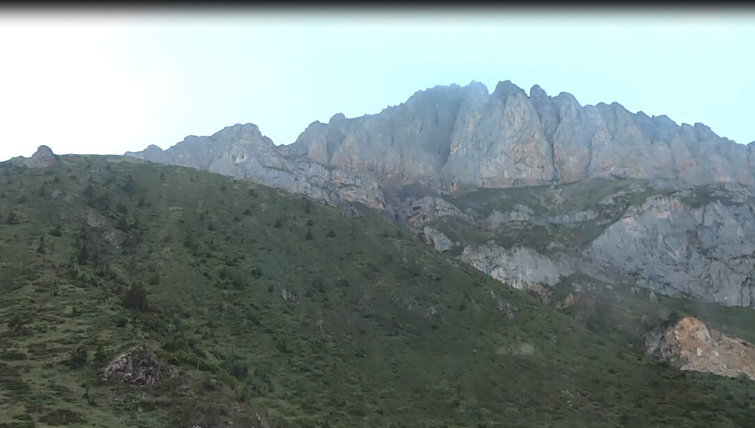 Bus- Shangri La to Deqen and Feilai monastery; 19.08.2015; Baima mountain