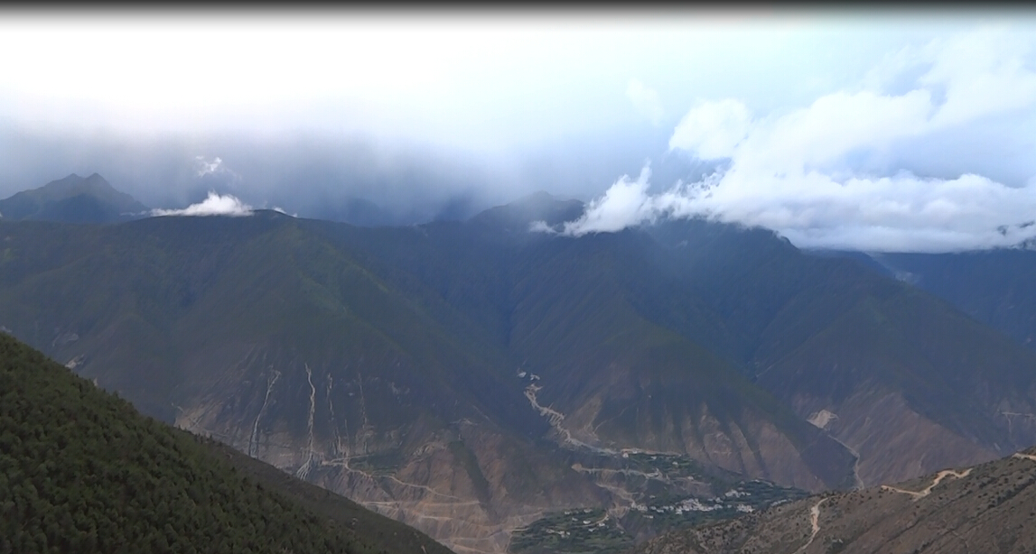 Deqen-Feilai monastery (altitude 3450 m); 20.08.2015; view to Meili mountain