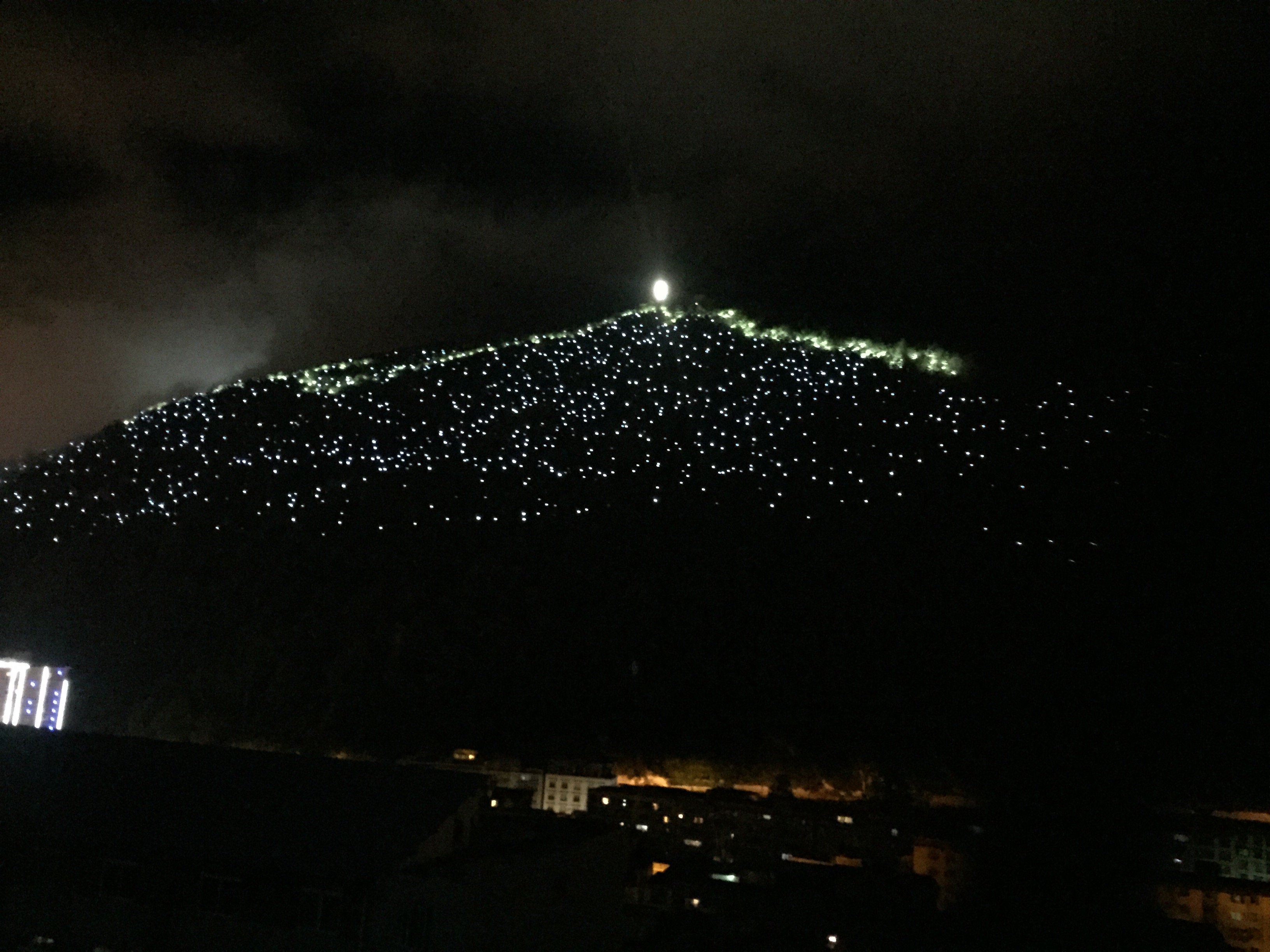 Kangding (康定, དར་མདོ་གྲོང་ཁྱེར།): вечерна панорама