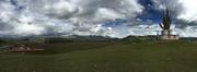 Tagong (塔公，ལྷ་སྒང་): на хълма край северния манастир, с панорама към планината Джара (Zhara Mt, 雅拉雪山) на 3780 м височина