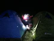 На езерото Yilhun Lha Tso (玉隆拉措，ཡི་ལྷུན་ལྷ་མཚོ་མཚོ), на палатки през нощта, на 4020 м височина