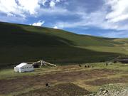 По пътя от Yushu (玉树，ཡུལ་ཤུལ་གྲོང་ཁྱེར།) до Madoi (玛多，རྨ་སྟོད་རྫོང), номадски шатри, на 4350 м височина
