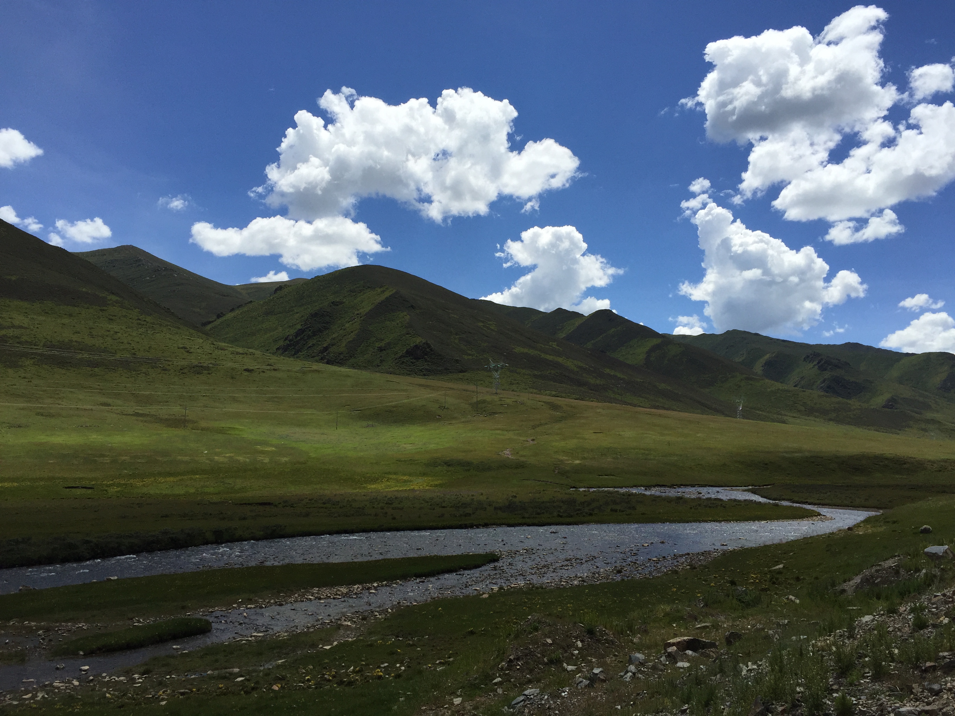 По пътя от Manigango (马尼干戈乡） до Serxu (石渠，སེར་ཤུལ།), на около 4200 м височина