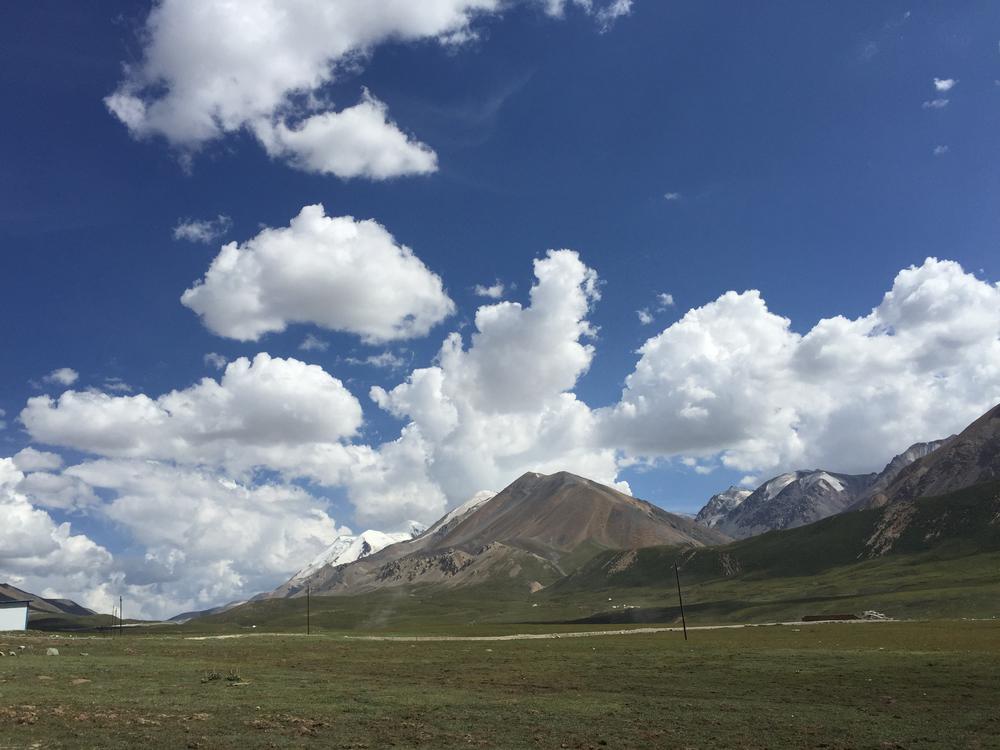 По пътя към планината Amnye Machen (阿尼玛卿山, ཨ་མྱེ་རྨ་ཆེན།), на 4200 м височина
