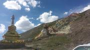На планината Amnye Machen (阿尼玛卿山, ཨ་མྱེ་རྨ་ཆེན།), прохода Drakde La, на 4620 м височина