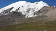 На планината Amnye Machen (阿尼玛卿山, ཨ་མྱེ་རྨ་ཆེན།), по склоновете, на 4600 м височина