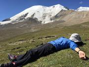 На планината Amnye Machen (阿尼玛卿山, ཨ་མྱེ་རྨ་ཆེན།), по склоновете, на 4600 м височина