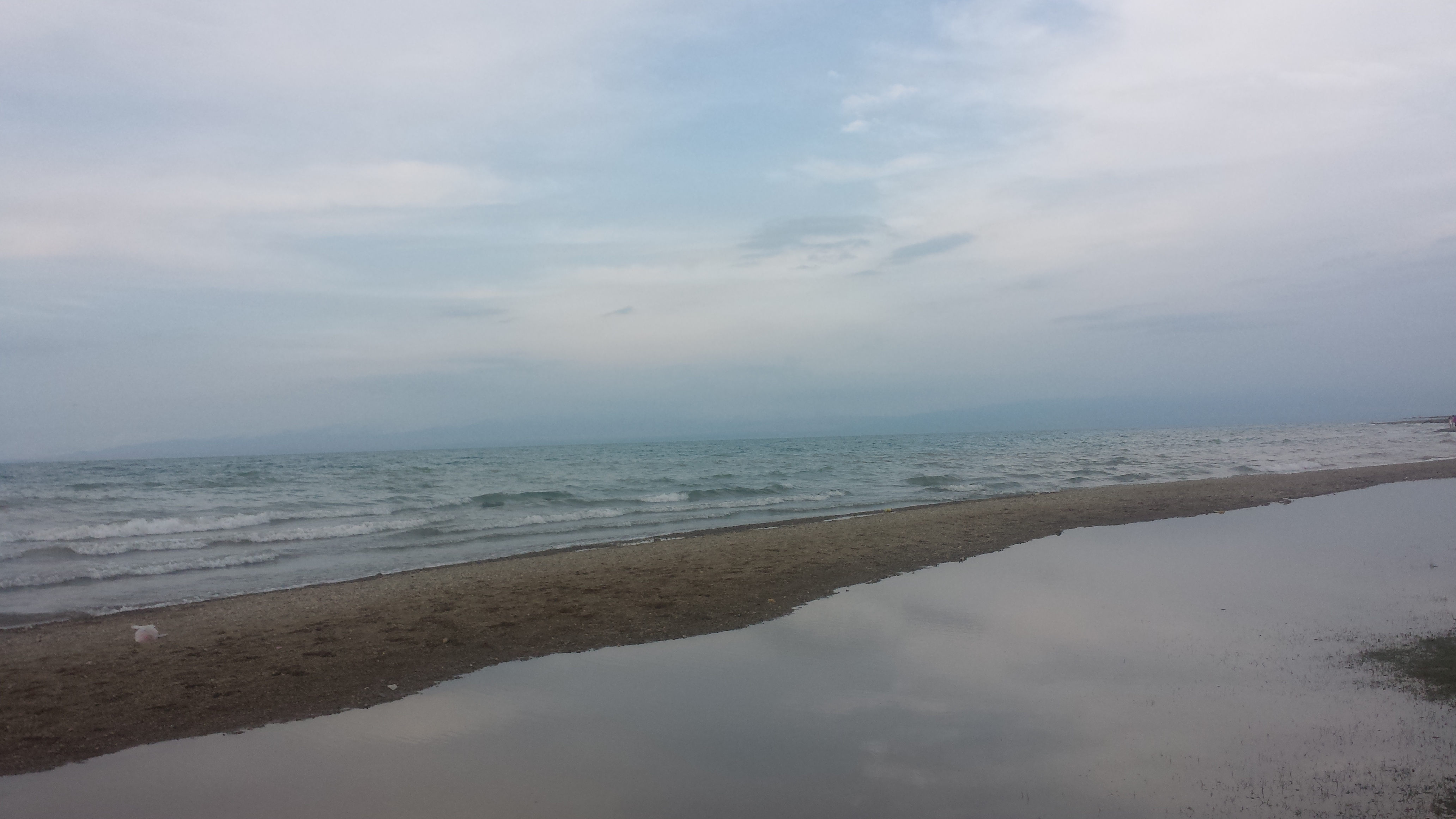 Езерото Чинхай (Qinghai lake, 青海湖，མཚོ་སྔོན་པོ།), на брега, на 3205 м височина