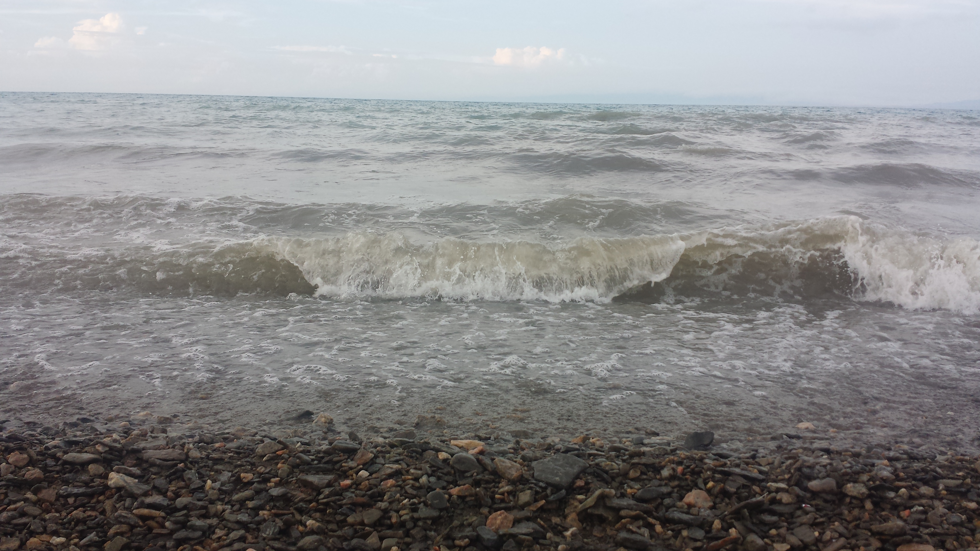 Езерото Чинхай (Qinghai lake, 青海湖，མཚོ་སྔོན་པོ།), на брега, на 3205 м височина