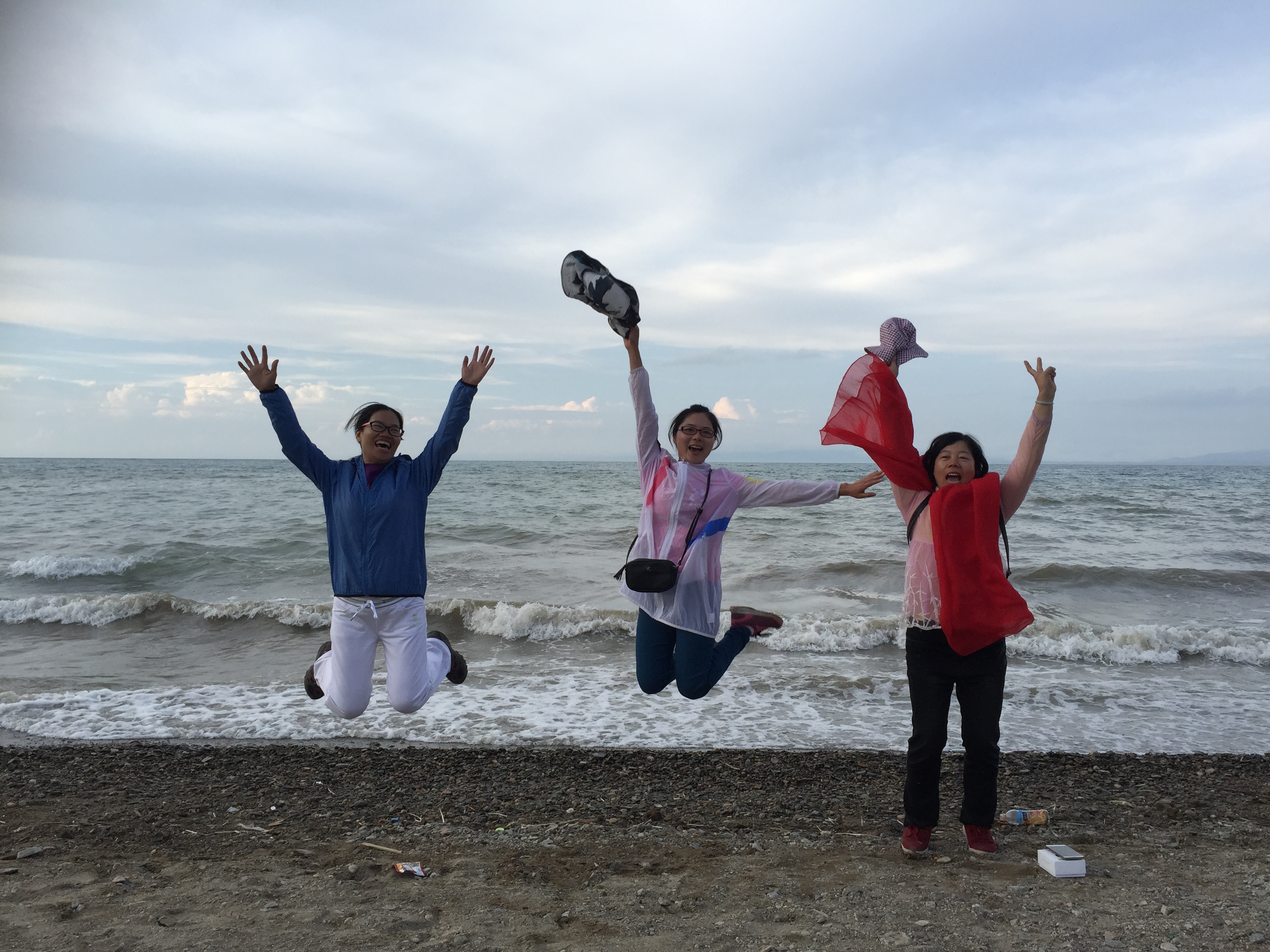 Езерото Чинхай (Qinghai lake, 青海湖，མཚོ་སྔོན་པོ།), на брега, на 3205 м височина