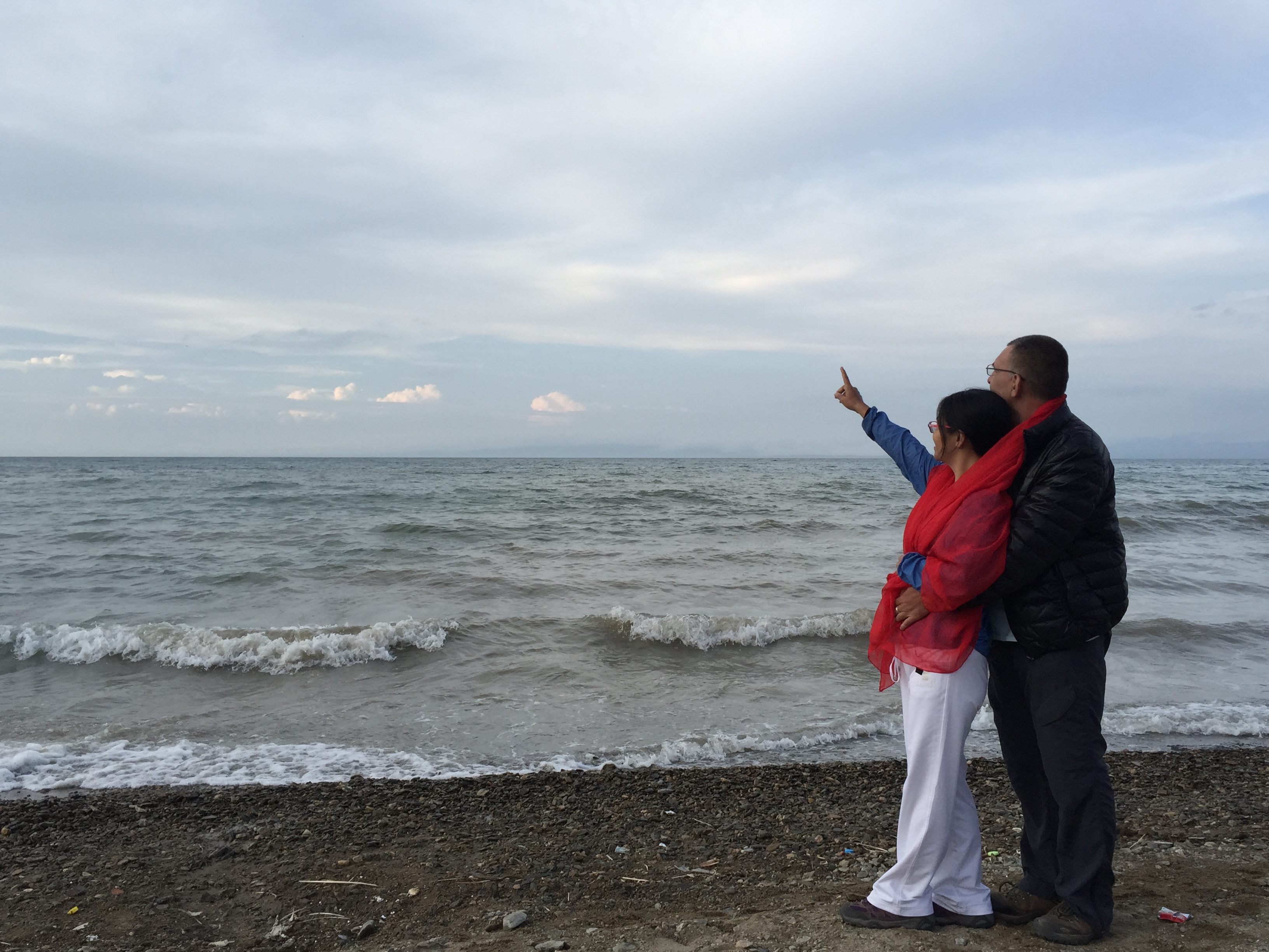 Езерото Чинхай (Qinghai lake, 青海湖，མཚོ་སྔོན་པོ།), на брега, на 3205 м височина