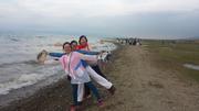 Езерото Чинхай (Qinghai lake, 青海湖，མཚོ་སྔོན་པོ།), на брега, на 3205 м височина