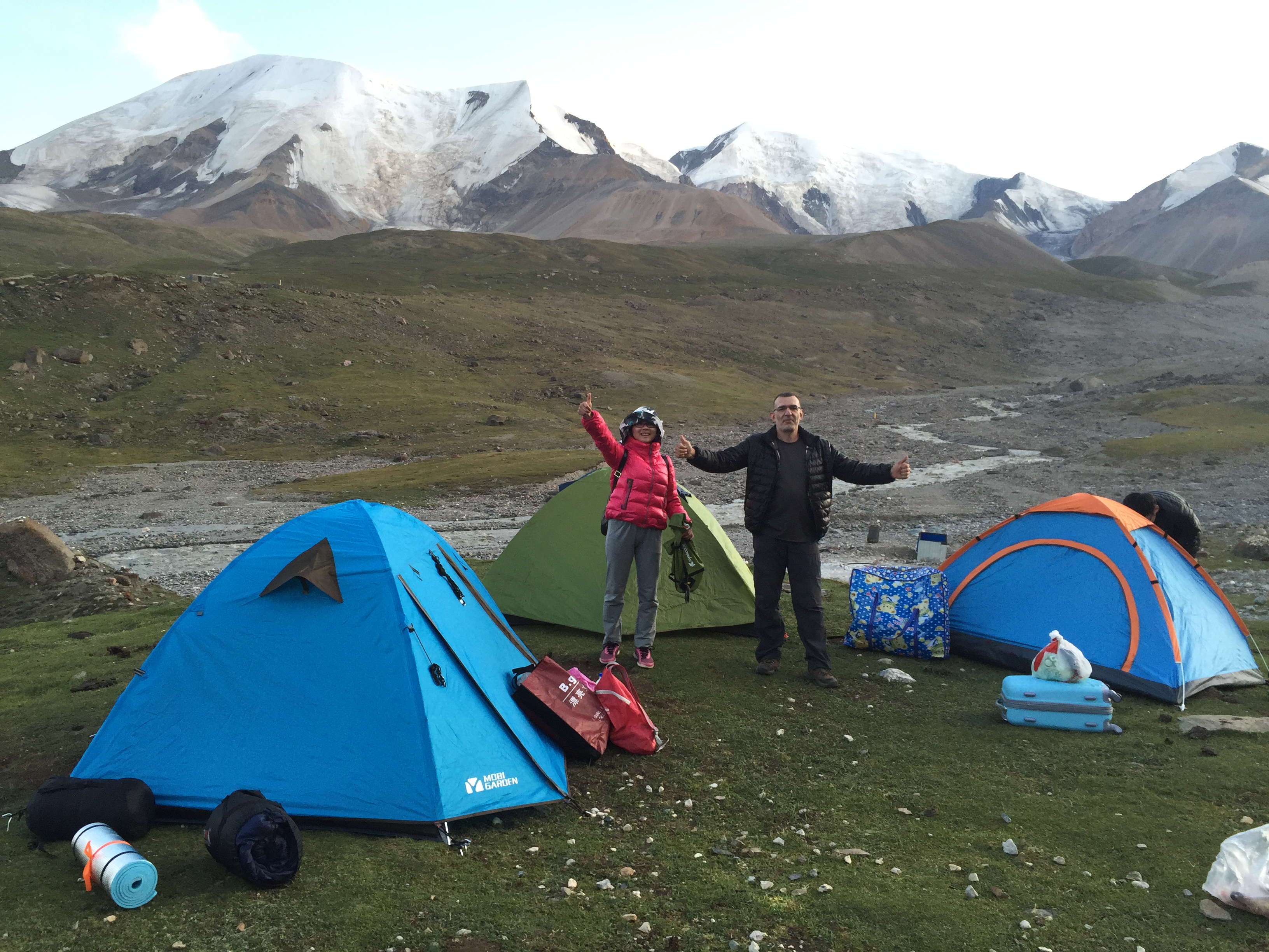 На планината Amnye Machen (阿尼玛卿山, ཨ་མྱེ་རྨ་ཆེན།), лагер на 4400 м височина