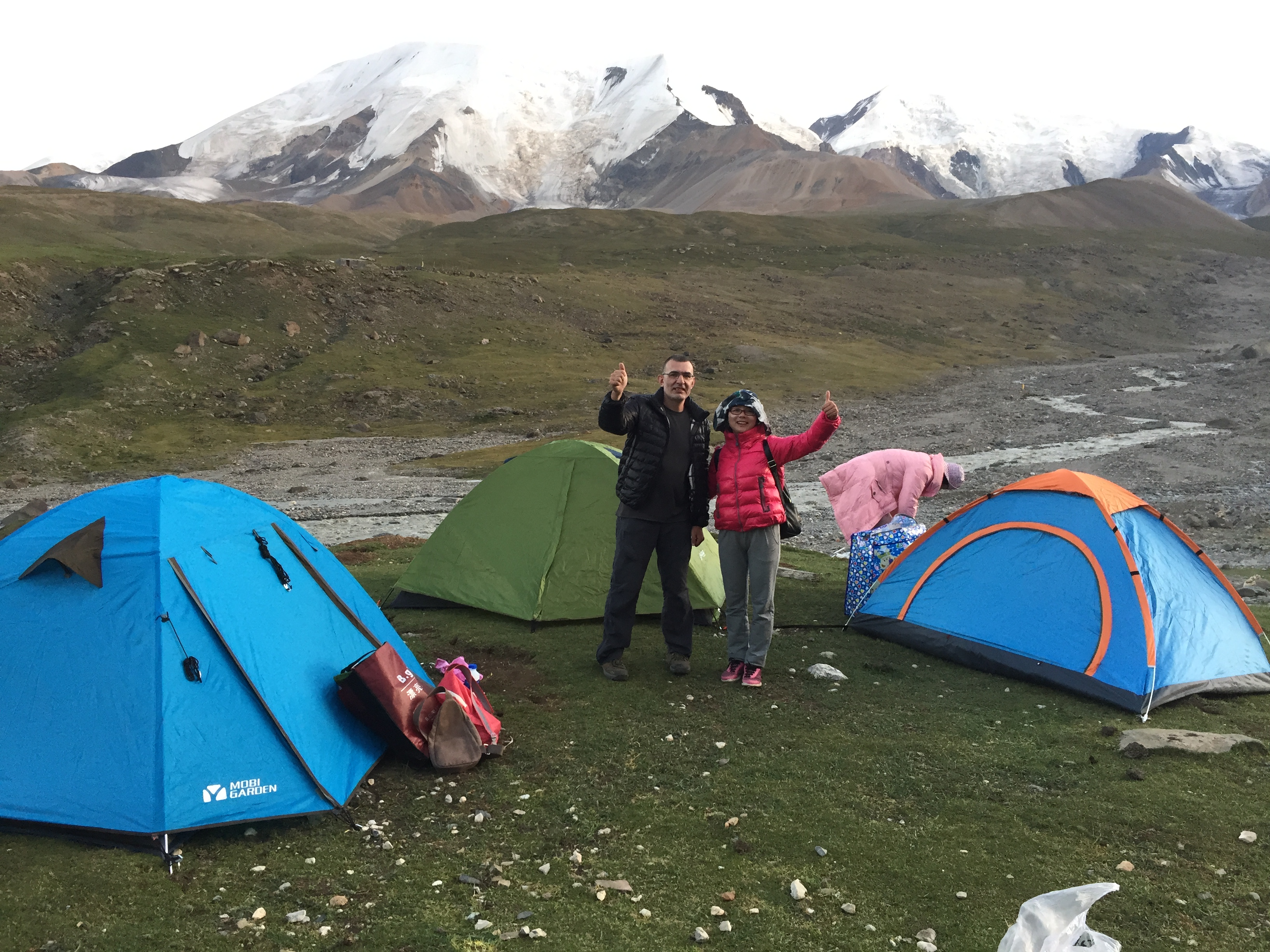 На планината Amnye Machen (阿尼玛卿山, ཨ་མྱེ་རྨ་ཆེན།), лагер на 4400 м височина