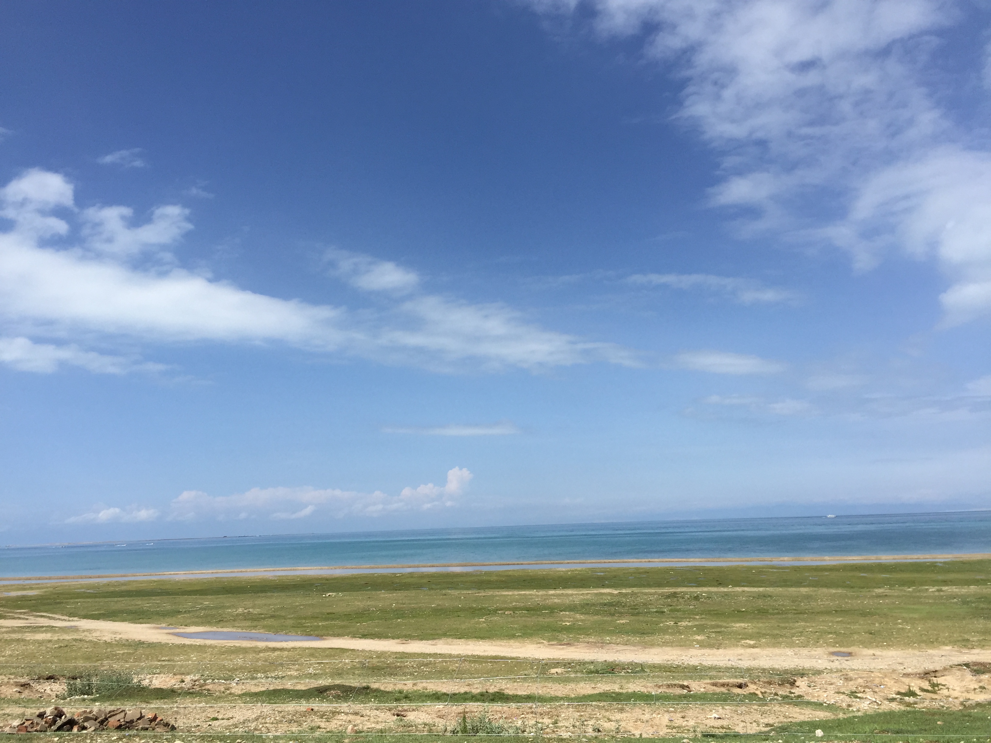 Езерото Чинхай (Qinghai lake, 青海湖，མཚོ་སྔོན་པོ།), на 3205 м височина