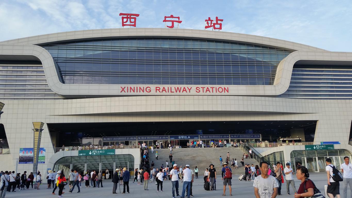 August 4: Xining (西宁),2180 m altitude, Railway station