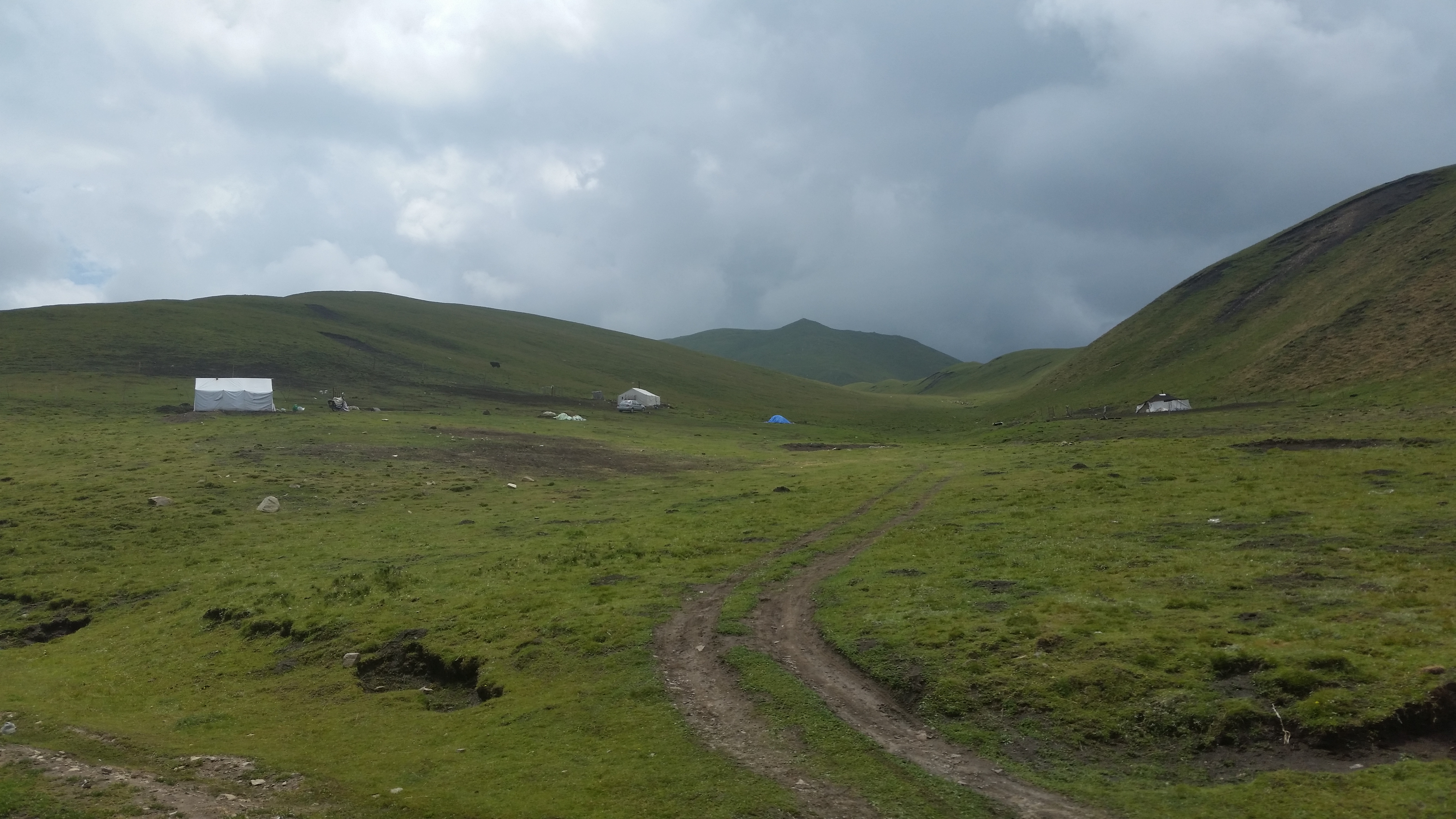 August 5: From Rebkong (同仁，རེབ་གོང）to Labrang (夏河，བླ་བྲང་），3570 m altitude
Август 5: От Ребконг(同仁，རེབ་གོང） към Лабранг (夏河，བླ་