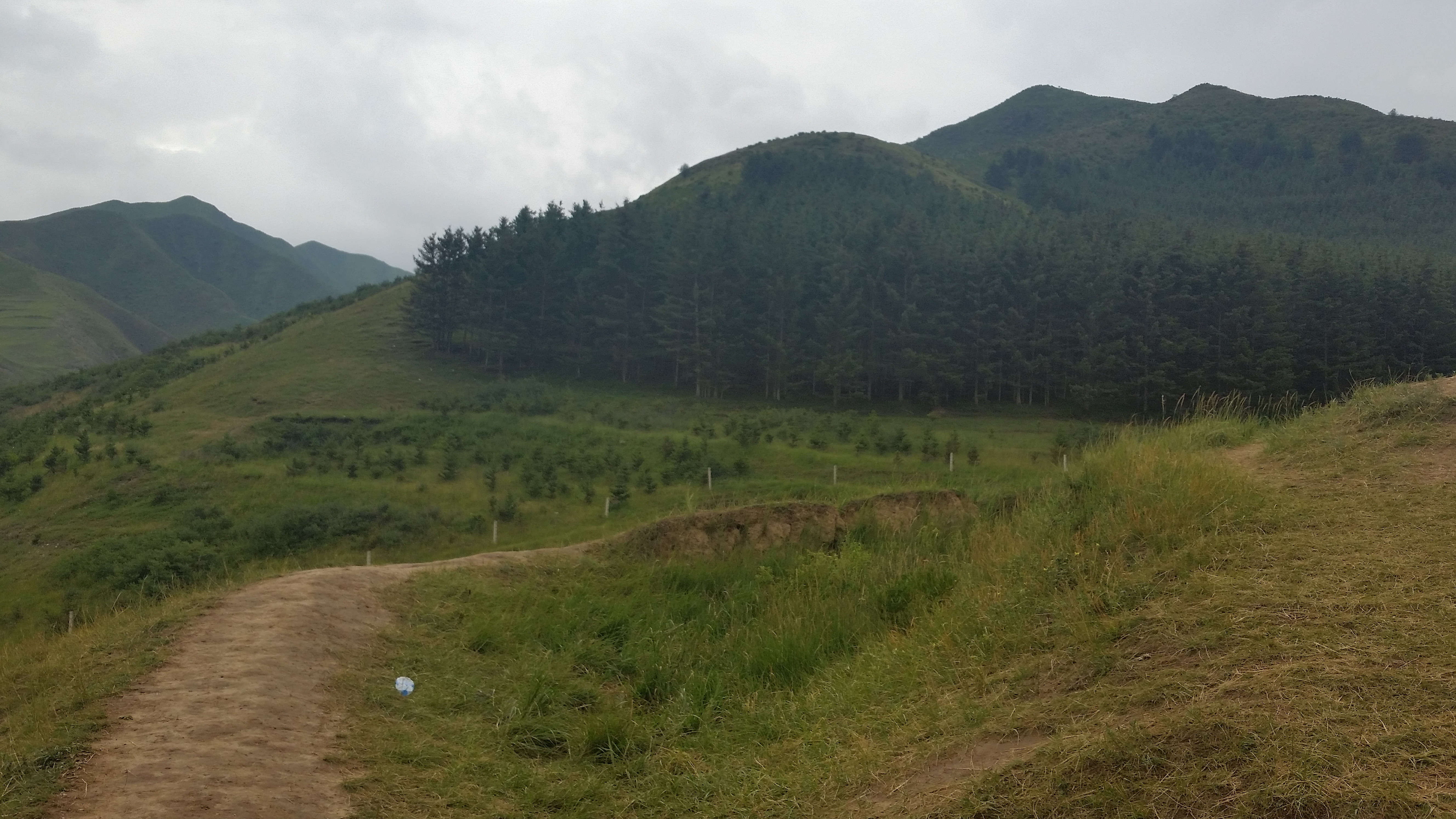 August 5: Labrang (夏河，བླ་བྲང་），2940 m altitude
Август 5: Лабранг (夏河，བླ་བྲང་）, 2940 м височина 