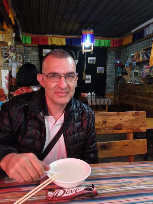 August 6: Taktsang Lhamo (郎木寺，སྟག་ཚང་ལྷ་མོ་），3350 m altitude. Breakfast
Август 6: Тактсанг Ламо (郎木寺，སྟག་ཚང་ལྷ་མོ་）, 3350 м вис