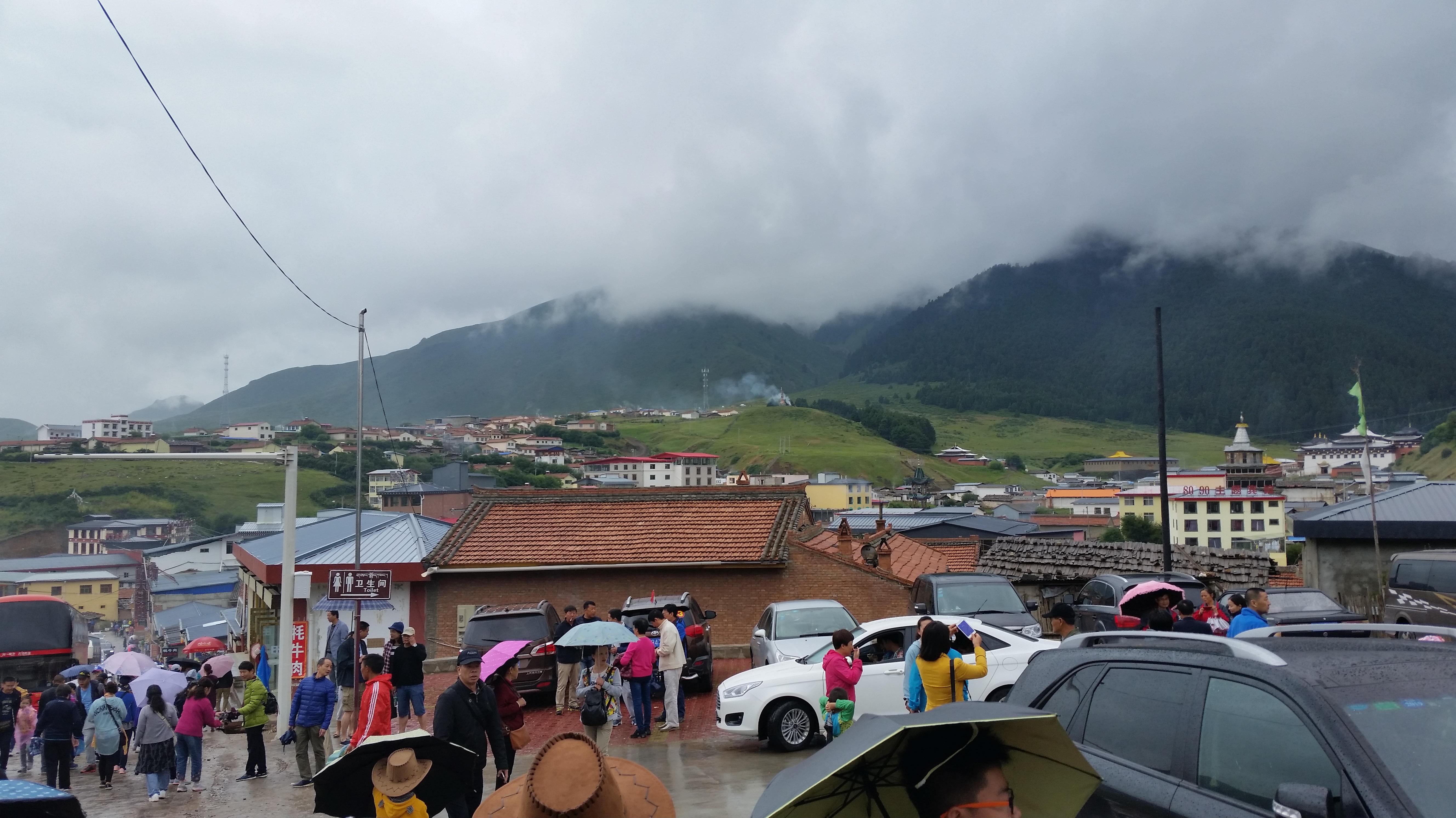 August 6: Taktsang Lhamo (郎木寺，སྟག་ཚང་ལྷ་མོ་），3350 m altitude
Август 6: Тактсанг Ламо (郎木寺，སྟག་ཚང་ལྷ་མོ་）, 3350 м височина