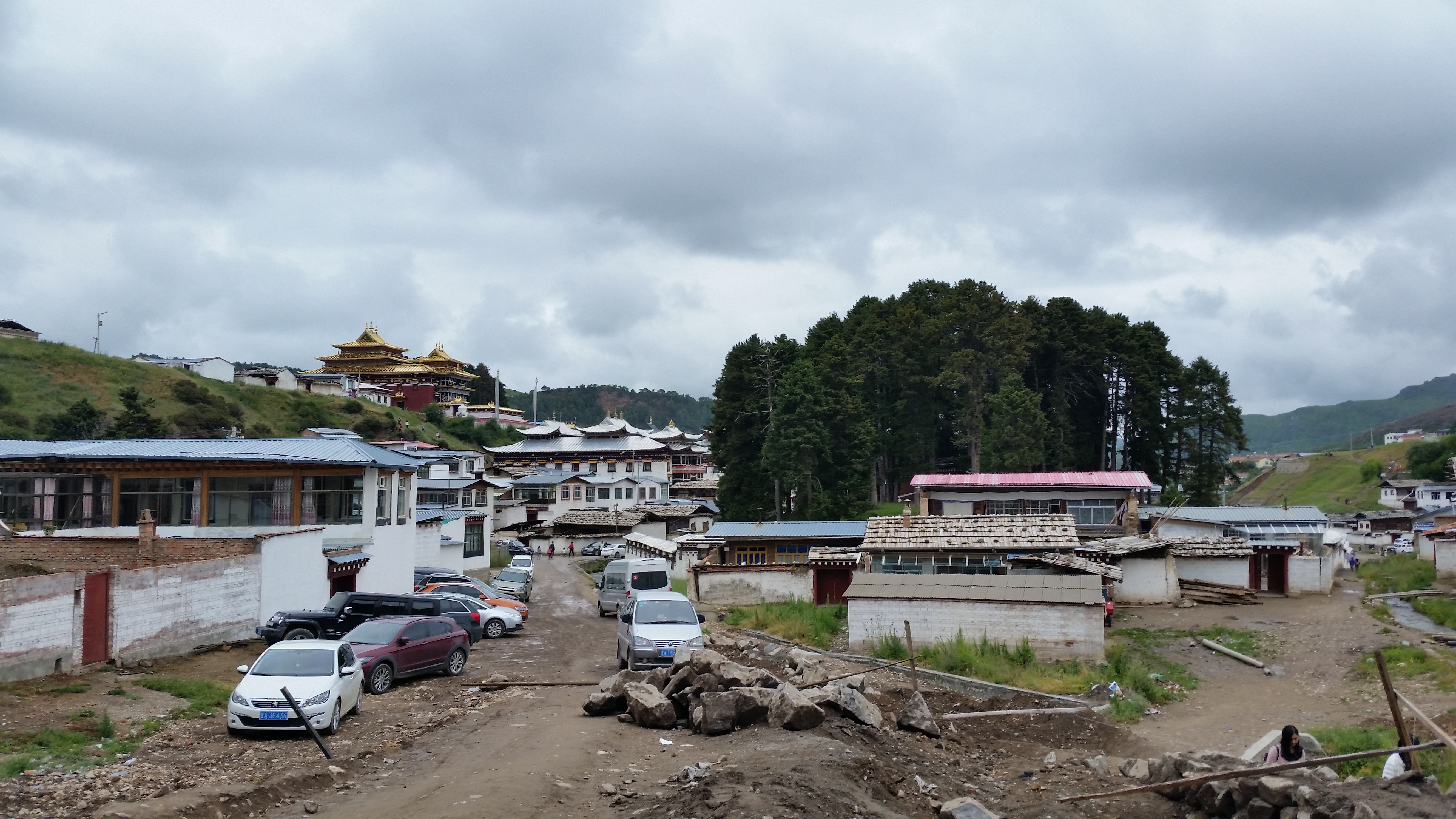 August 6: Taktsang Lhamo (郎木寺，སྟག་ཚང་ལྷ་མོ་）, Kirti monastery，3360 m altitude Август 6: Тактсанг Ламо (郎木寺，སྟག་ཚང་ལྷ་མོ་）, манас