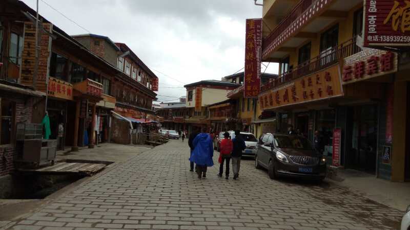 August 6: Taktsang Lhamo (郎木寺，སྟག་ཚང་ལྷ་མོ་），3350 m altitude Август 6: Тактсанг Ламо (郎木寺，སྟག་ཚང་ལྷ་མོ་）, 3350 м височина Date: