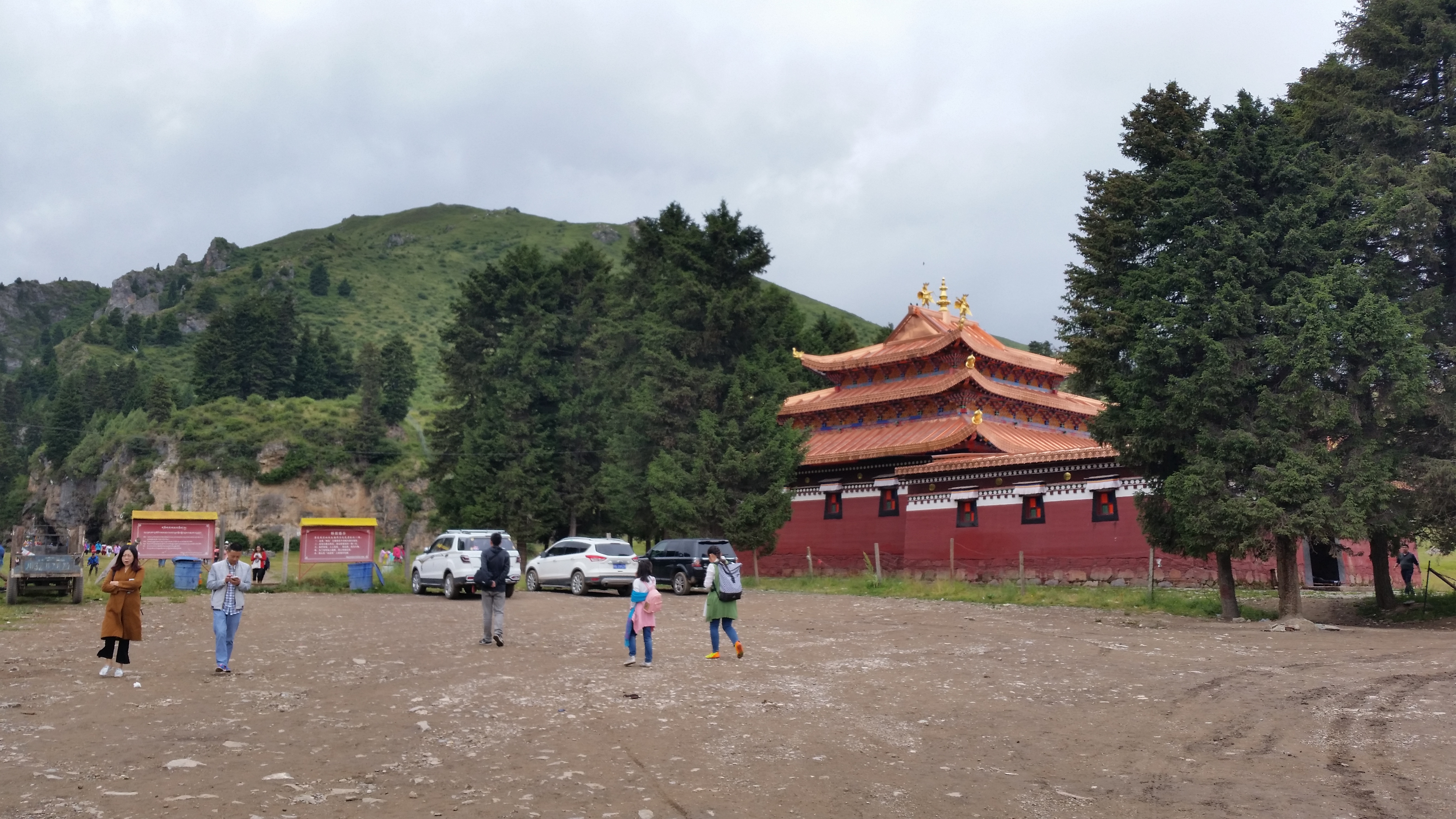 August 6: Taktsang Lhamo (郎木寺，སྟག་ཚང་ལྷ་མོ་）, Kirti monastery，3360 m altitude Август 6: Тактсанг Ламо (郎木寺，སྟག་ཚང་ལྷ་མོ་）, манас