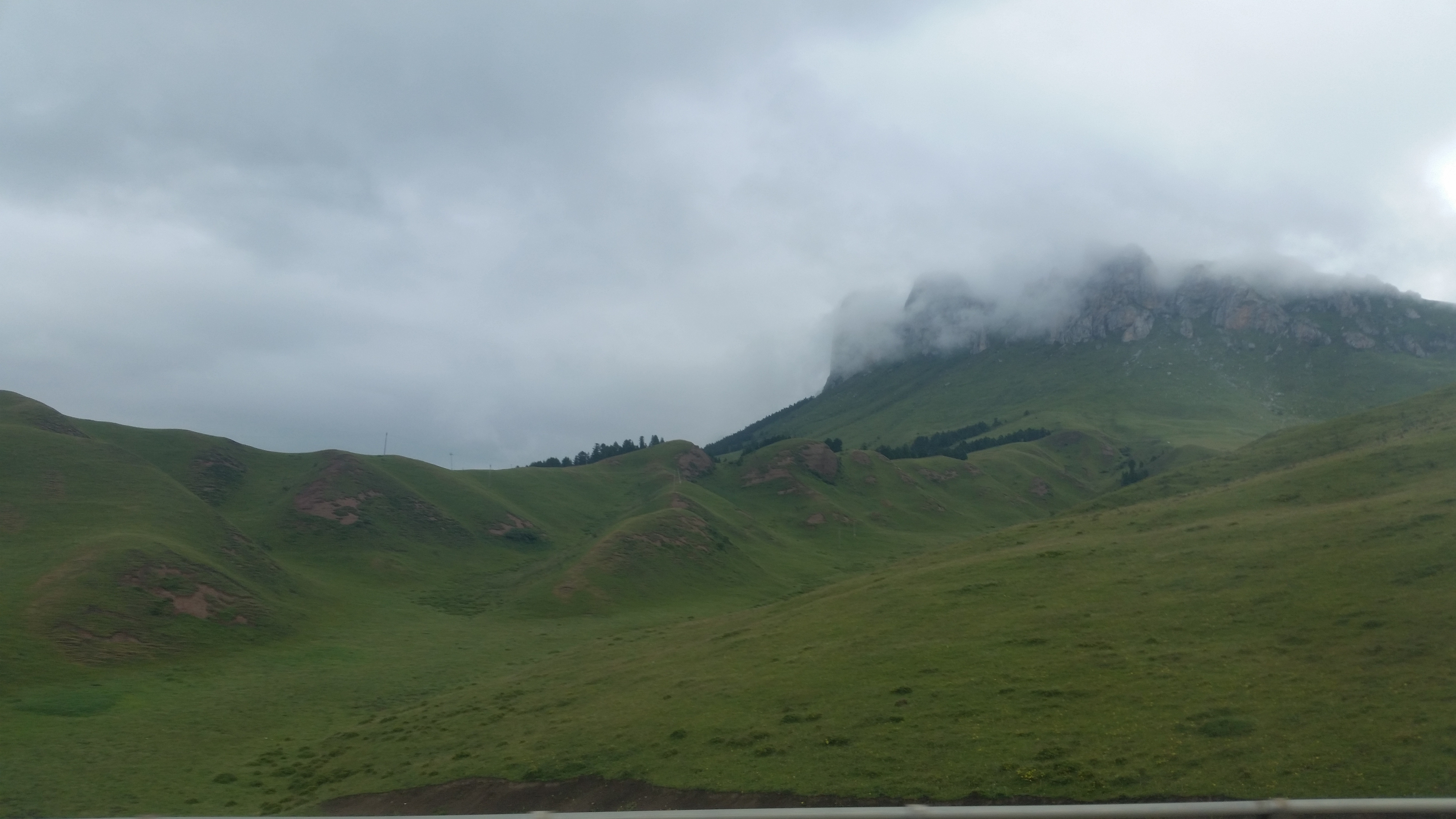 August 6: From Taktsang Lhamo (郎木寺，སྟག་ཚང་ལྷ་མོ་）to Zoige (若尔盖, མཛོད་དགེ་)，3410 m altitude Август 6: От Тактсанг Ламо (郎木寺，སྟག་ཚ