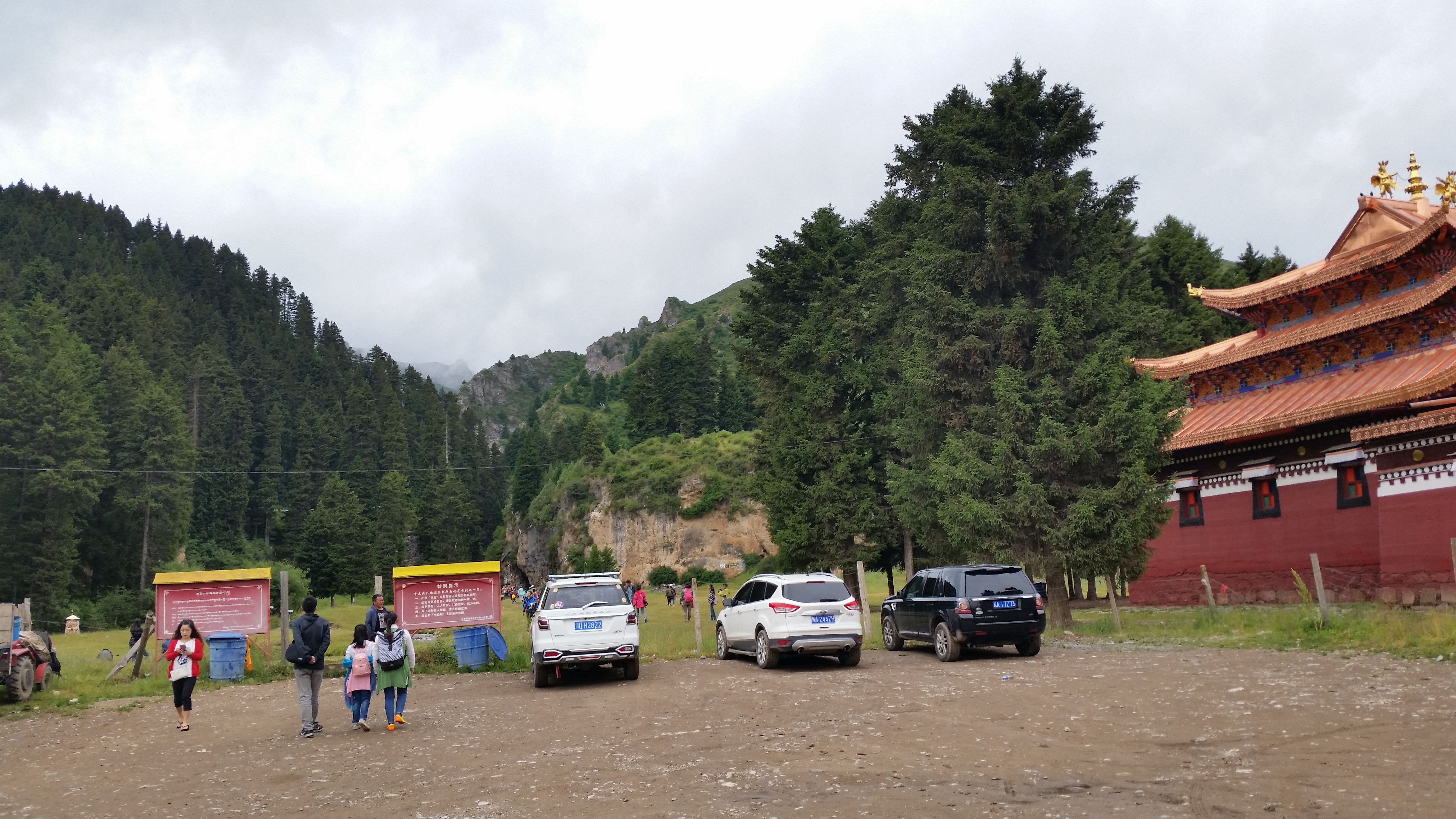 August 6: Taktsang Lhamo (郎木寺，སྟག་ཚང་ལྷ་མོ་）, Kirti monastery，3360 m altitude Август 6: Тактсанг Ламо (郎木寺，སྟག་ཚང་ལྷ་མོ་）, манас