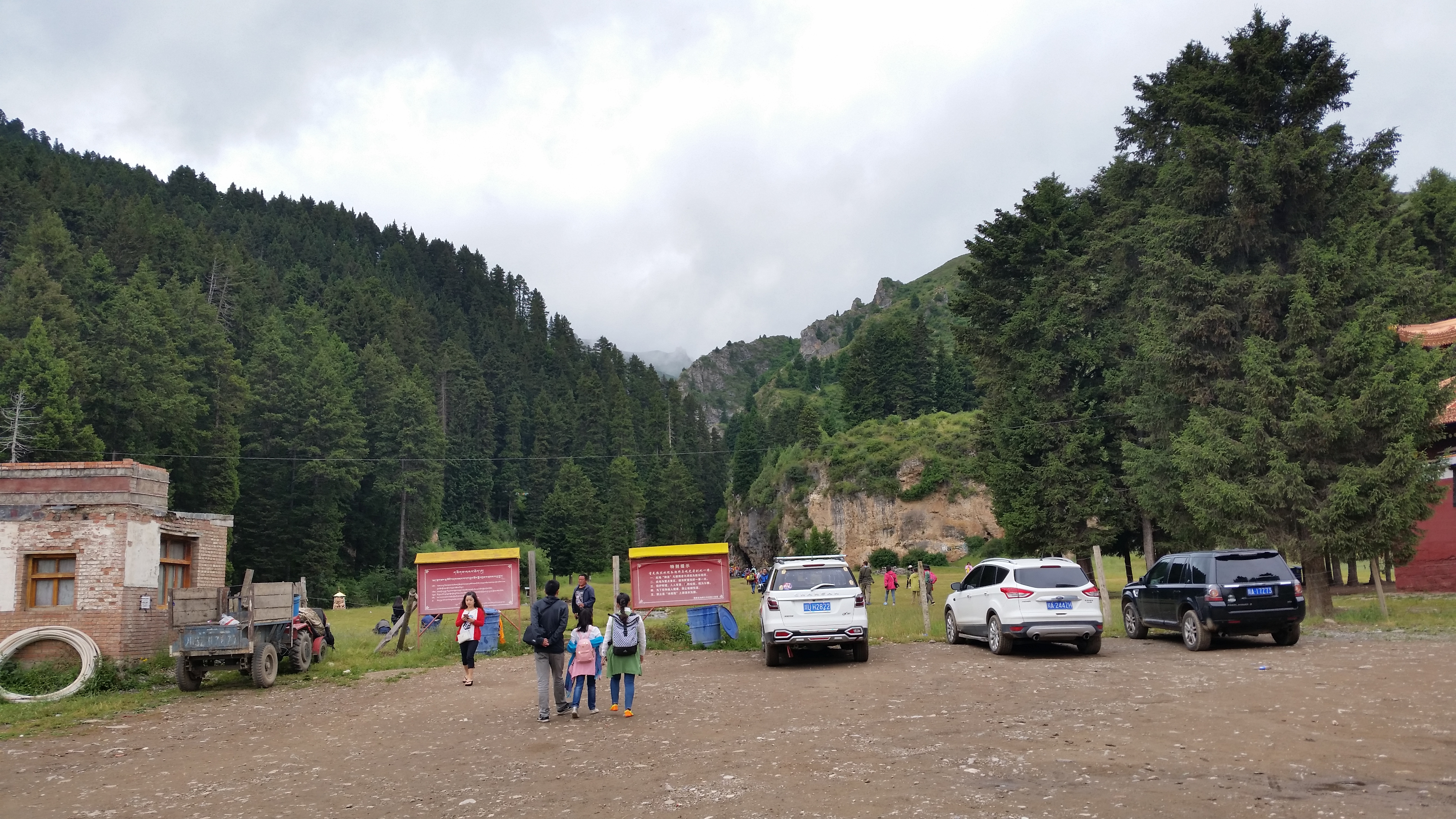 August 6: Taktsang Lhamo (郎木寺，སྟག་ཚང་ལྷ་མོ་）, Kirti monastery，3360 m altitude Август 6: Тактсанг Ламо (郎木寺，སྟག་ཚང་ལྷ་མོ་）, манас