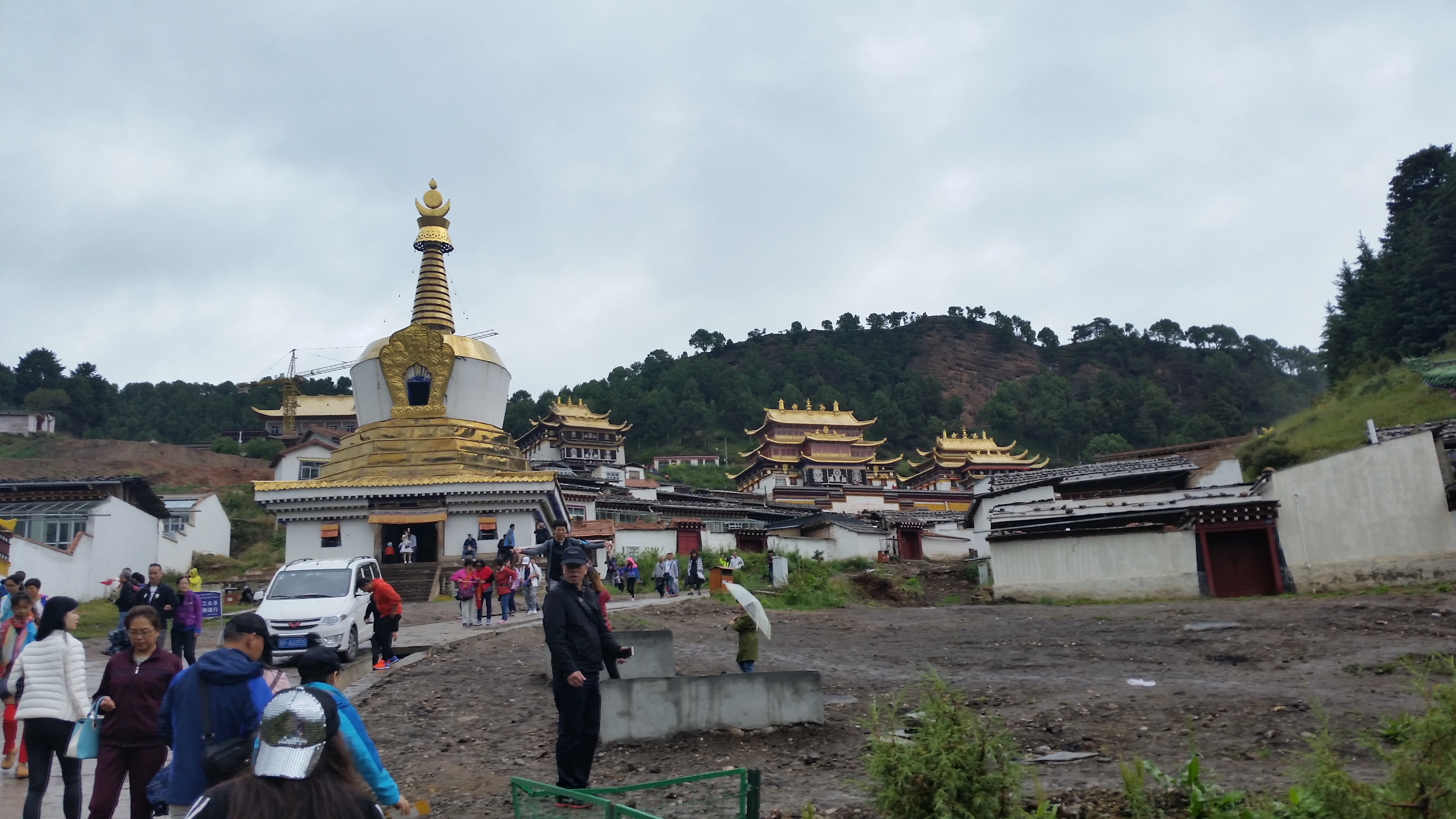 August 6: Taktsang Lhamo (郎木寺，སྟག་ཚང་ལྷ་མོ་）, Sertri monastery，3380 m altitude Август 6: Тактсанг Ламо (郎木寺，སྟག་ཚང་ལྷ་མོ་）, мана