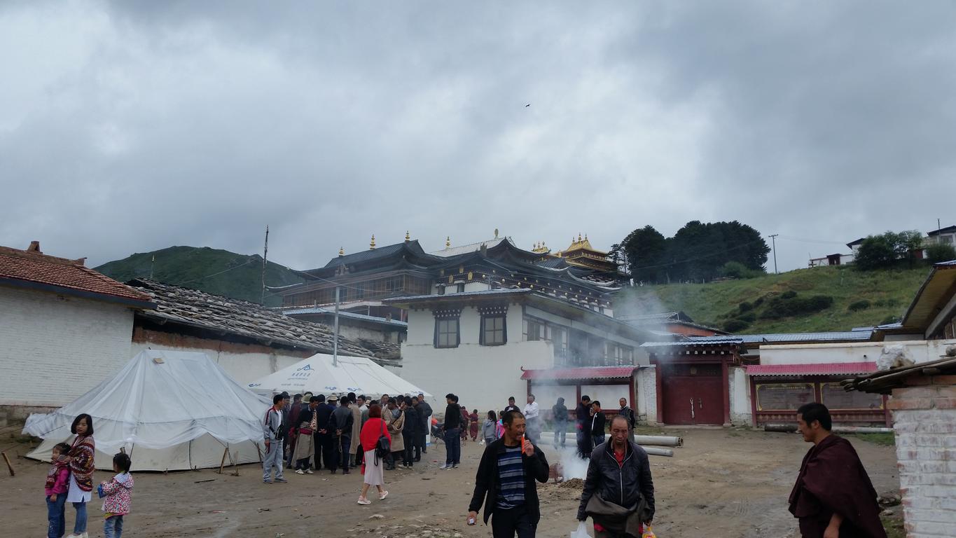 August 6: Taktsang Lhamo (郎木寺，སྟག་ཚང་ལྷ་མོ་）, Kirti monastery，3360 m altitude Август 6: Тактсанг Ламо (郎木寺，སྟག་ཚང་ལྷ་མོ་）, манас