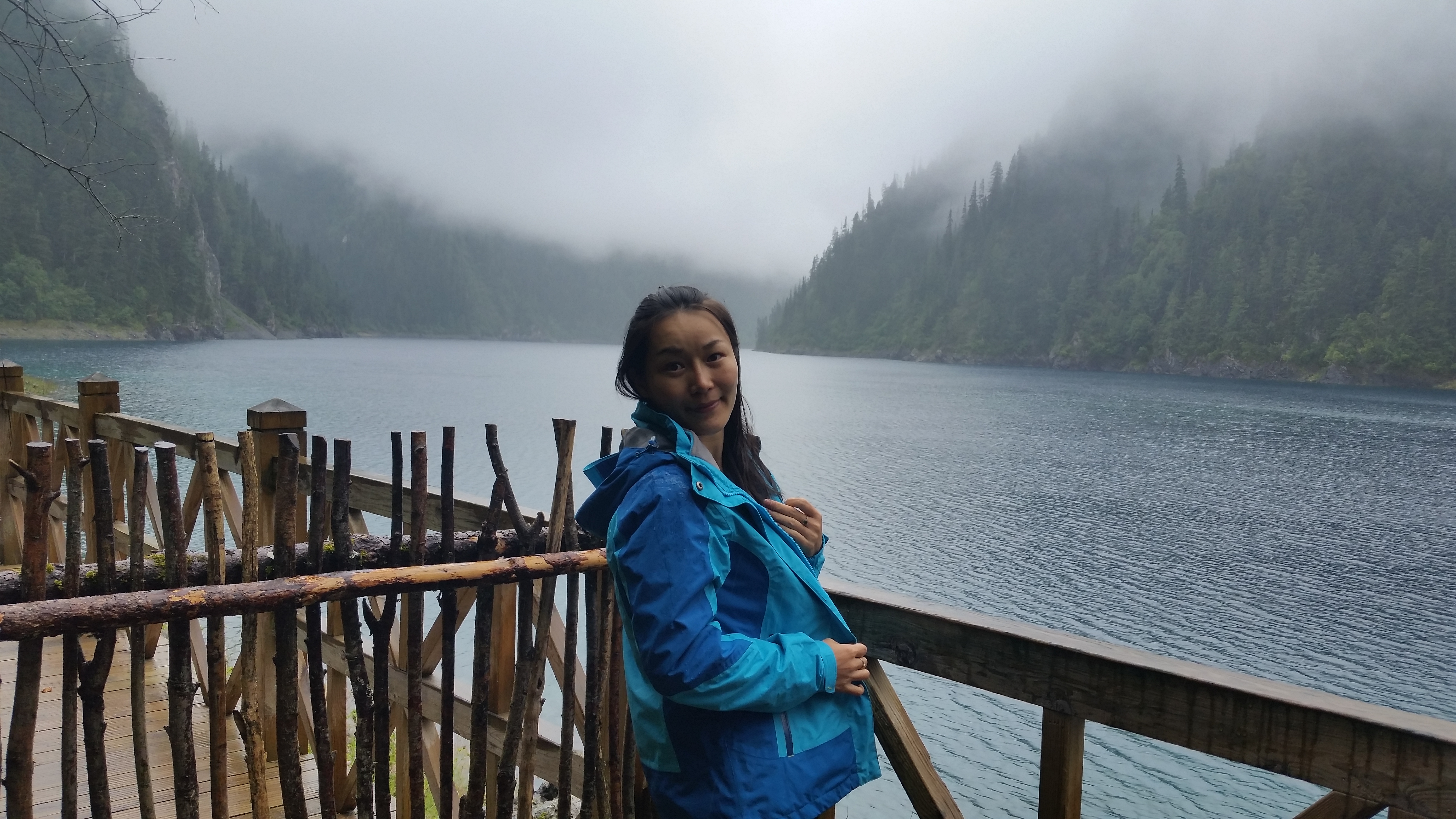 August 7: Jiuzhaigou (九寨沟) Long lake (长海），3140 m altitude Август 7: Дзиуджайгоу (九寨沟), Дългото езеро 3140 м височина