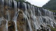 August 7: Jiuzhaigou (九寨沟) Nuorilang waterfall (诺日朗瀑布），2460 m altitude Август 7: Дзиуджайгоу (九寨沟), водопада Нуоръланг (诺日朗瀑布）,