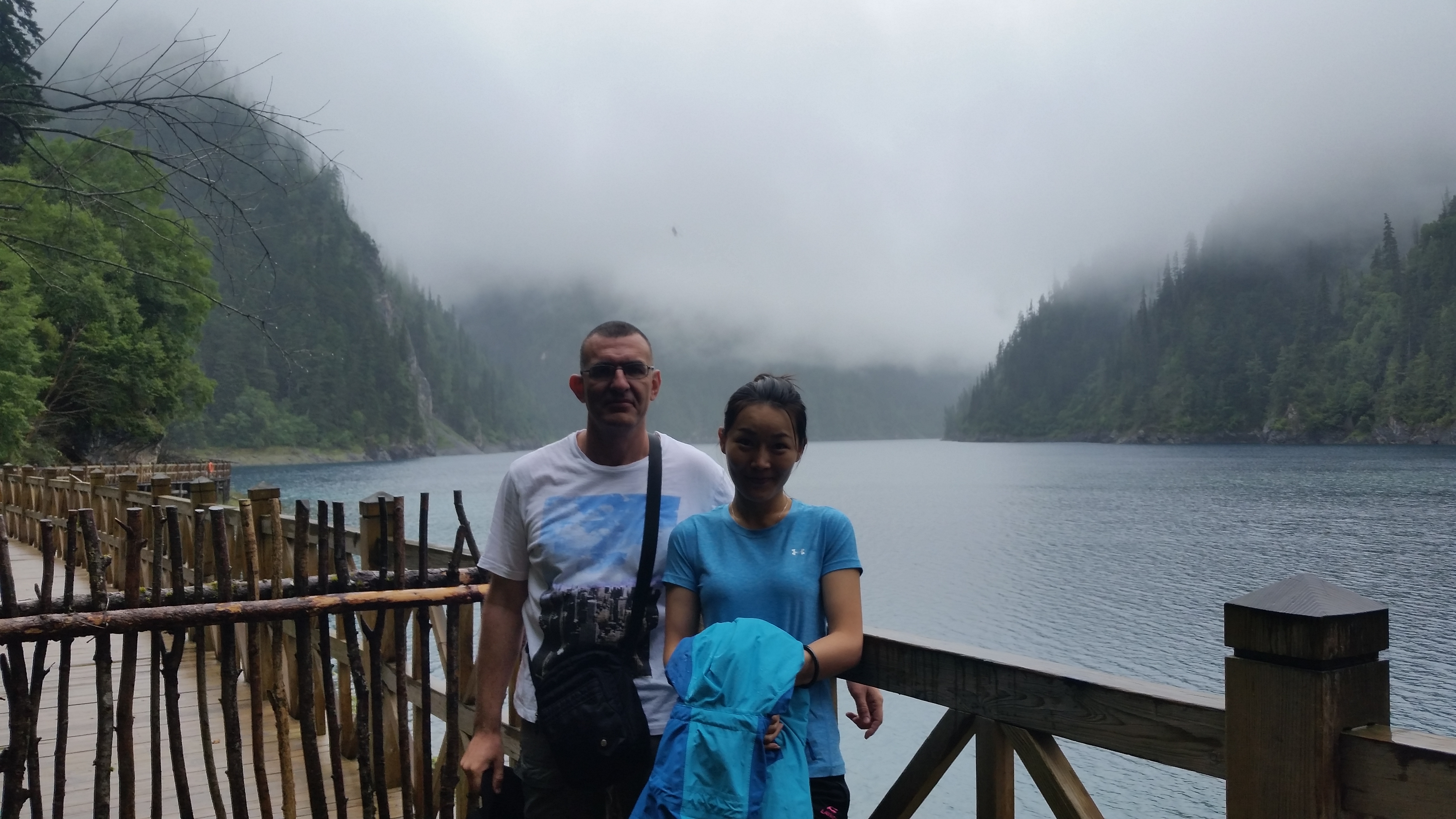 August 7: Jiuzhaigou (九寨沟) Long lake (长海），3140 m altitude Август 7: Дзиуджайгоу (九寨沟), Дългото езеро 3140 м височина